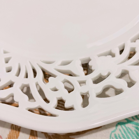 Oscar de la Renta Fune 1990 Plate. Vintage Belmonte Pattern 10.5 in.  Like New. - Picture 3 of 7